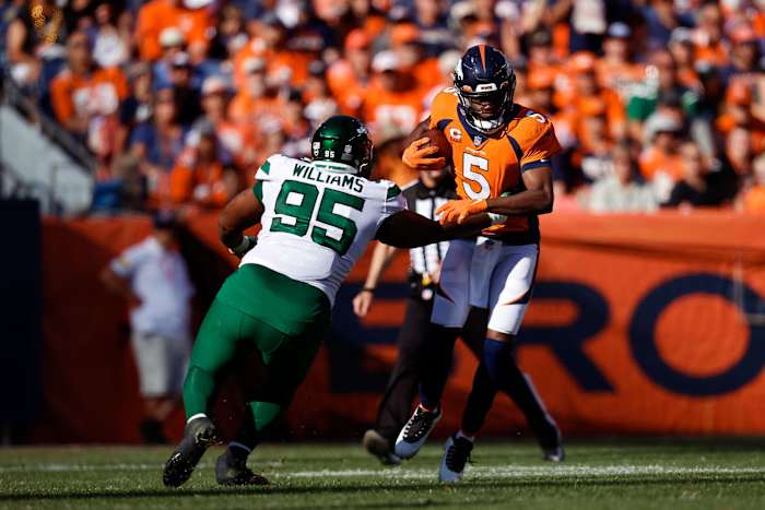 New York Jets DT Quinnen Williams tackles quarterback